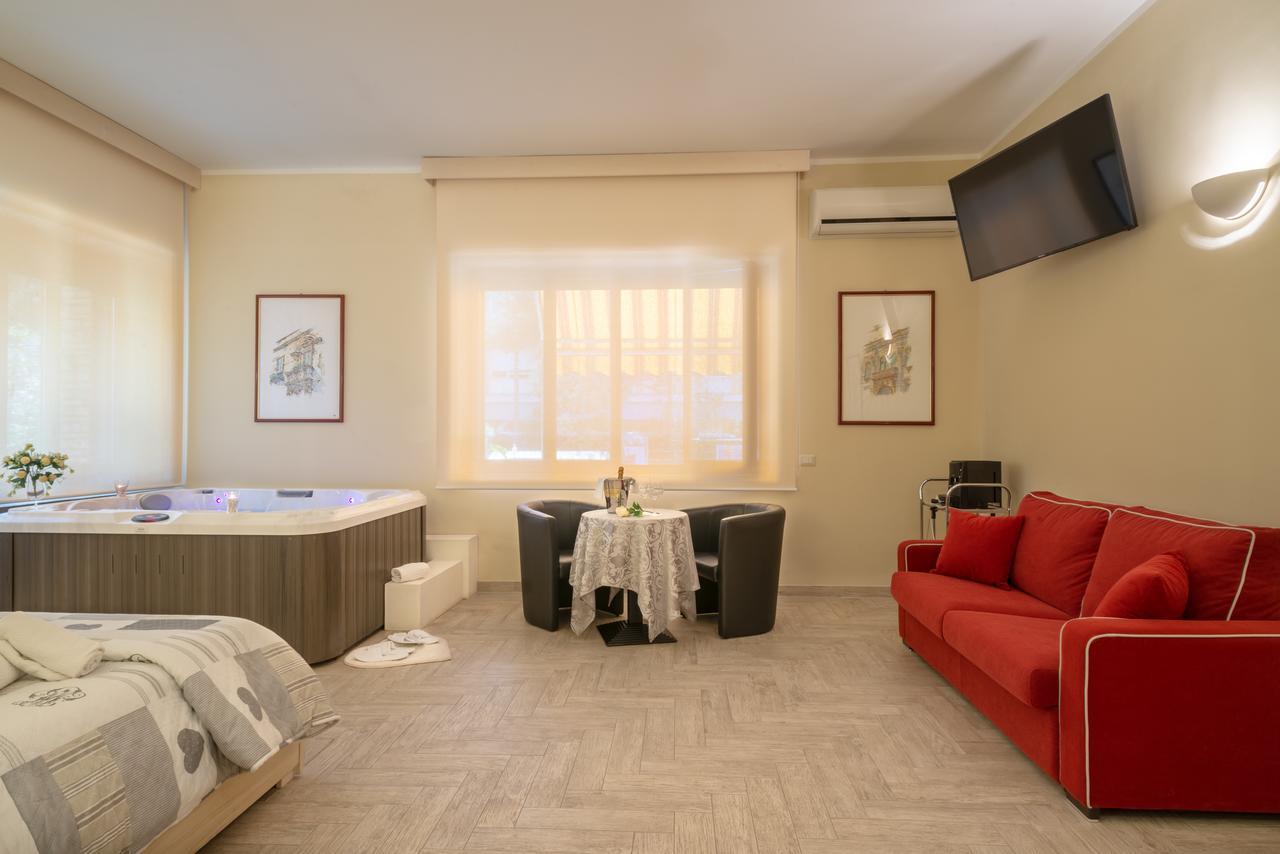 Villa Domus Salento Suites & Rooms Con Parcheggio Privato In Loco 莱切 外观 照片