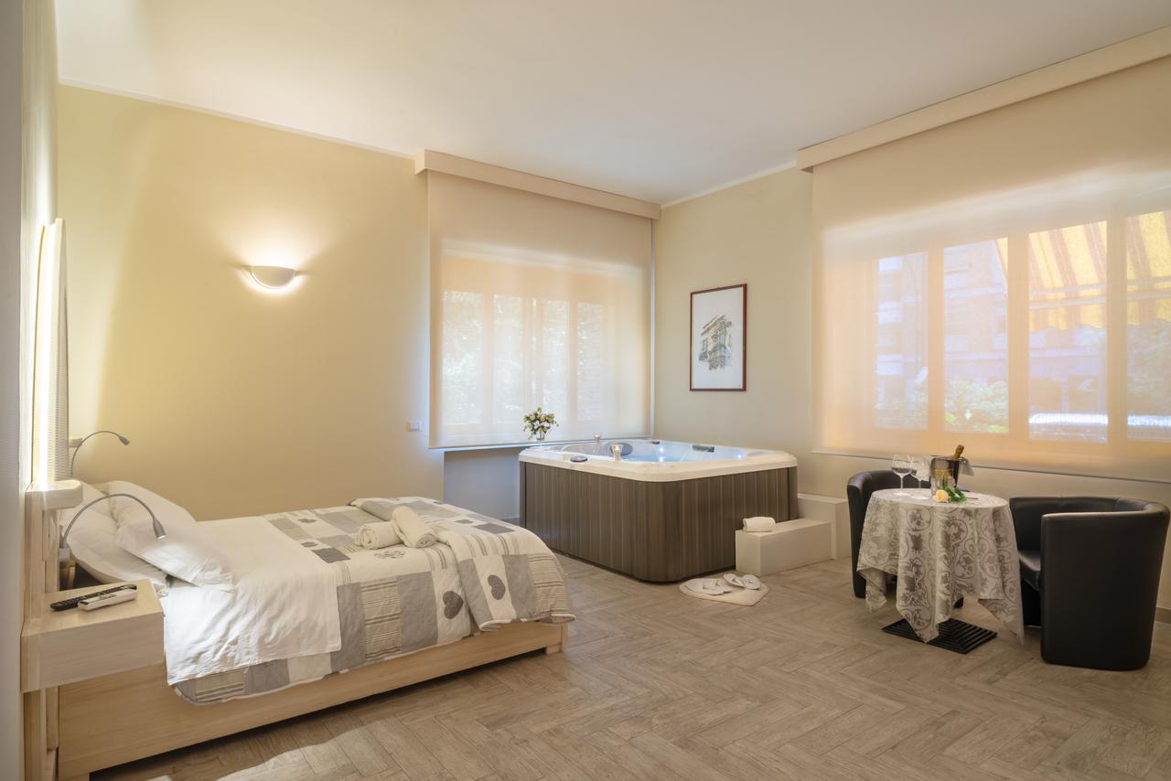 Villa Domus Salento Suites & Rooms Con Parcheggio Privato In Loco 莱切 外观 照片