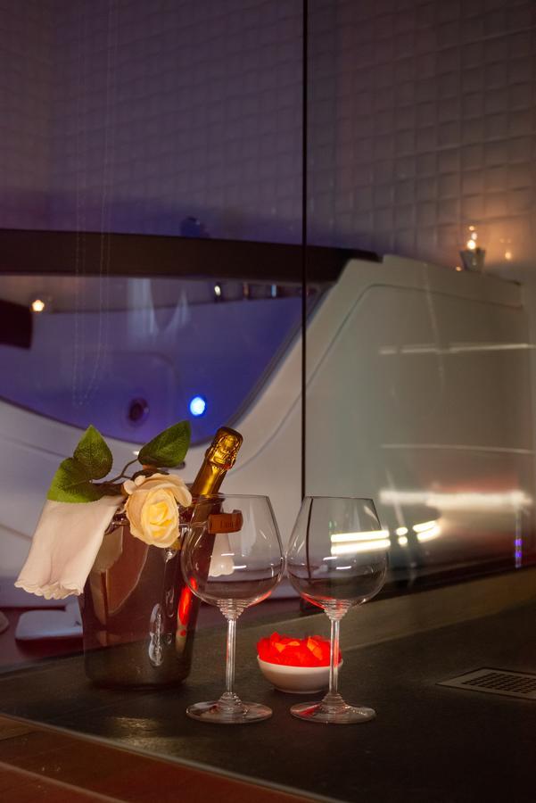 Villa Domus Salento Suites & Rooms Con Parcheggio Privato In Loco 莱切 外观 照片