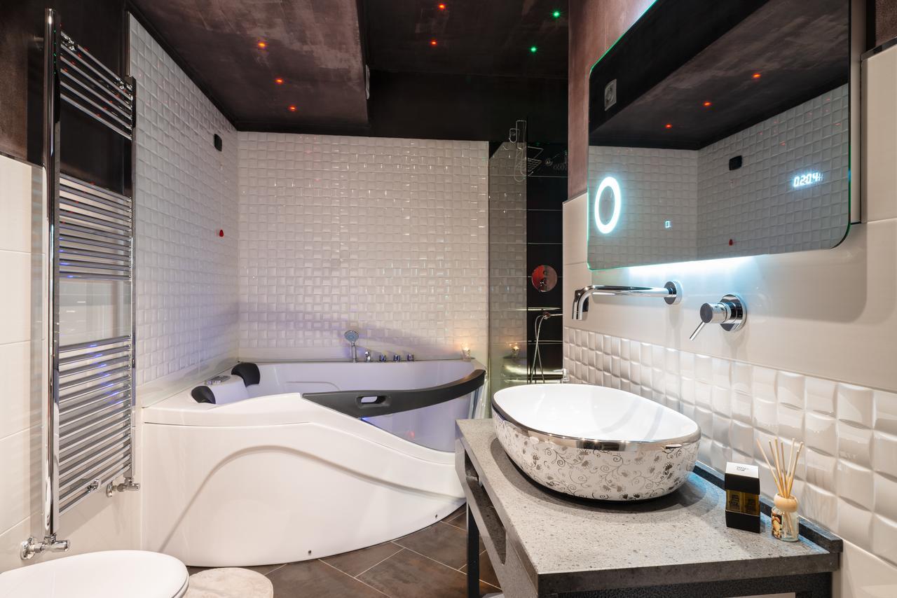 Villa Domus Salento Suites & Rooms Con Parcheggio Privato In Loco 莱切 外观 照片