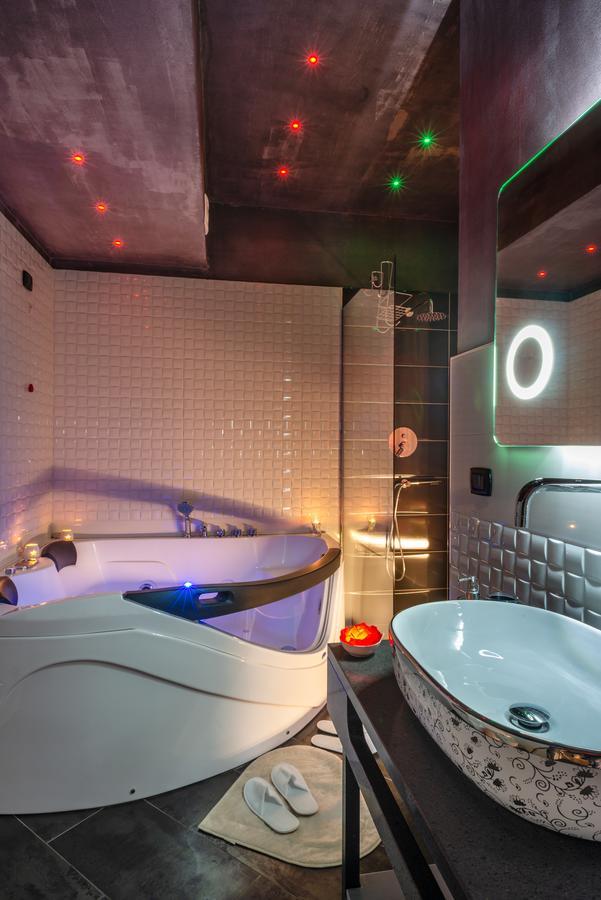 Villa Domus Salento Suites & Rooms Con Parcheggio Privato In Loco 莱切 外观 照片