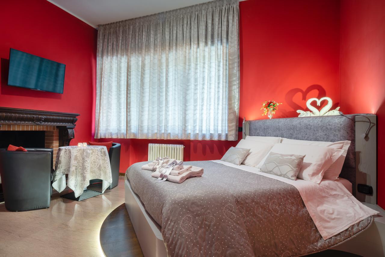 Villa Domus Salento Suites & Rooms Con Parcheggio Privato In Loco 莱切 外观 照片
