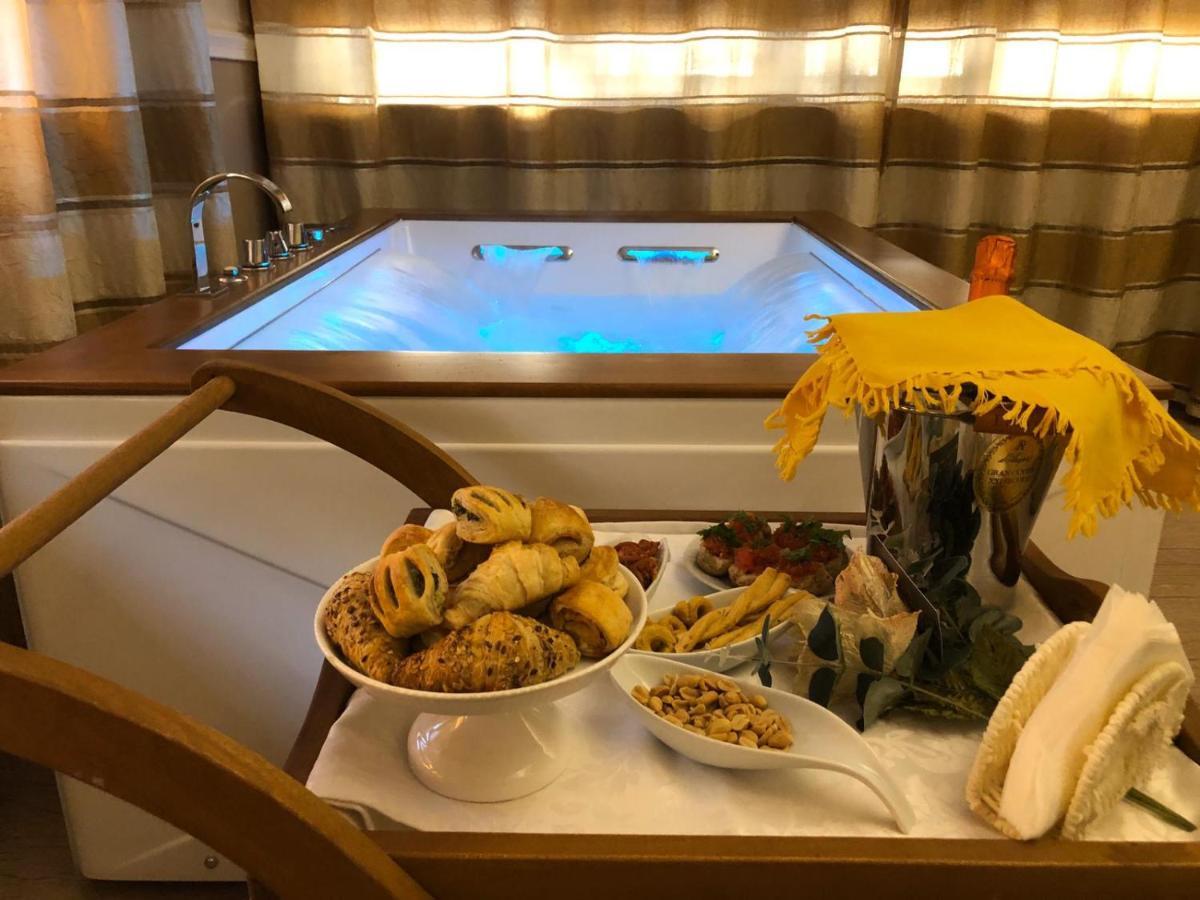 Villa Domus Salento Suites & Rooms Con Parcheggio Privato In Loco 莱切 外观 照片